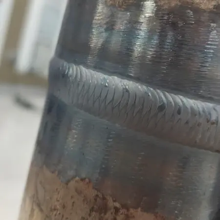 carbon-steel-pipe-welding-with-welding-wire2.webp